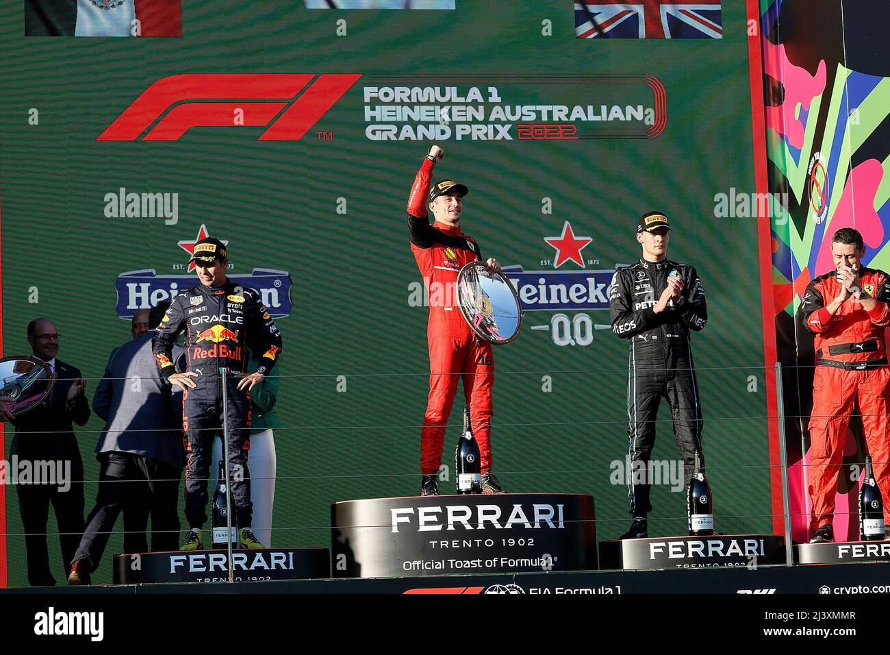 Melbourne, Australien. 10. April 2022. 10. April 2022, Albert Park, Melbourne, FORMEL 1 ROLEX AUSTRALIAN GRAND PRIX 2022, im Bild Podium: Sieger Charles Leclerc (MCO), Scuderia Ferrari, 2. Platz für Sergio Perez (MEX), Oracle Red Bull Racing, 3. Platz für George Russel (GBR), Mercedes-AMG Petronas Formula One Team Credit: dpa/Alamy Live News Stockfoto