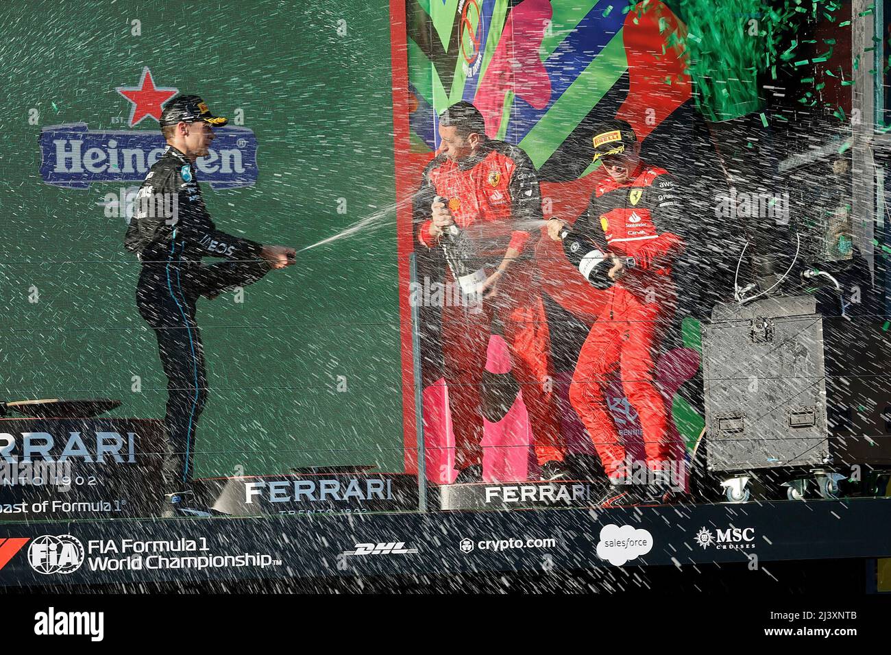 Melbourne, Australien. 10. April 2022. 10. April 2022, Albert Park, Melbourne, FORMEL 1 ROLEX AUSTRALIAN GRAND PRIX 2022, im Bild Podium: Sieger Charles Leclerc (MCO), Scuderia Ferrari, 2. Platz für Sergio Perez (MEX), Oracle Red Bull Racing, 3. Platz für George Russel (GBR), Mercedes-AMG Petronas Formula One Team Credit: dpa/Alamy Live News Stockfoto
