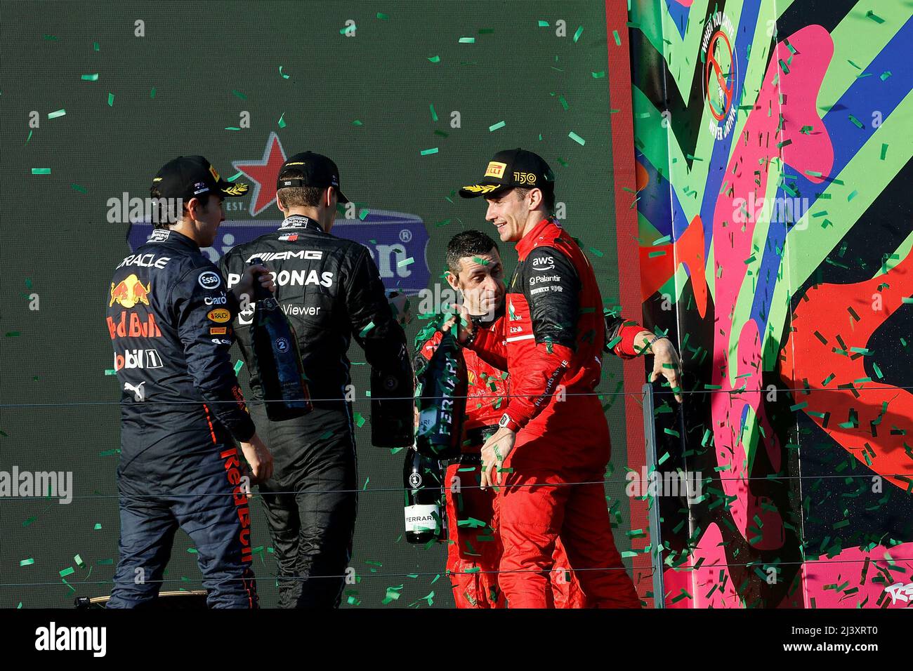 Melbourne, Australien. 10. April 2022. 10. April 2022, Albert Park, Melbourne, FORMEL 1 ROLEX AUSTRALIAN GRAND PRIX 2022, im Bild Podium: Sieger Charles Leclerc (MCO), Scuderia Ferrari, 2. Platz für Sergio Perez (MEX), Oracle Red Bull Racing, 3. Platz für George Russel (GBR), Mercedes-AMG Petronas Formula One Team Credit: dpa/Alamy Live News Stockfoto