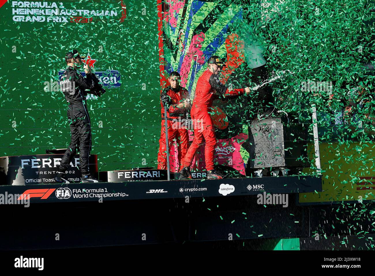 Melbourne, Australien. 10. April 2022. 10. April 2022, Albert Park, Melbourne, FORMEL 1 ROLEX AUSTRALIAN GRAND PRIX 2022, im Bild Podium: Sieger Charles Leclerc (MCO), Scuderia Ferrari, 2. Platz für Sergio Perez (MEX), Oracle Red Bull Racing, 3. Platz für George Russel (GBR), Mercedes-AMG Petronas Formula One Team Credit: dpa/Alamy Live News Stockfoto