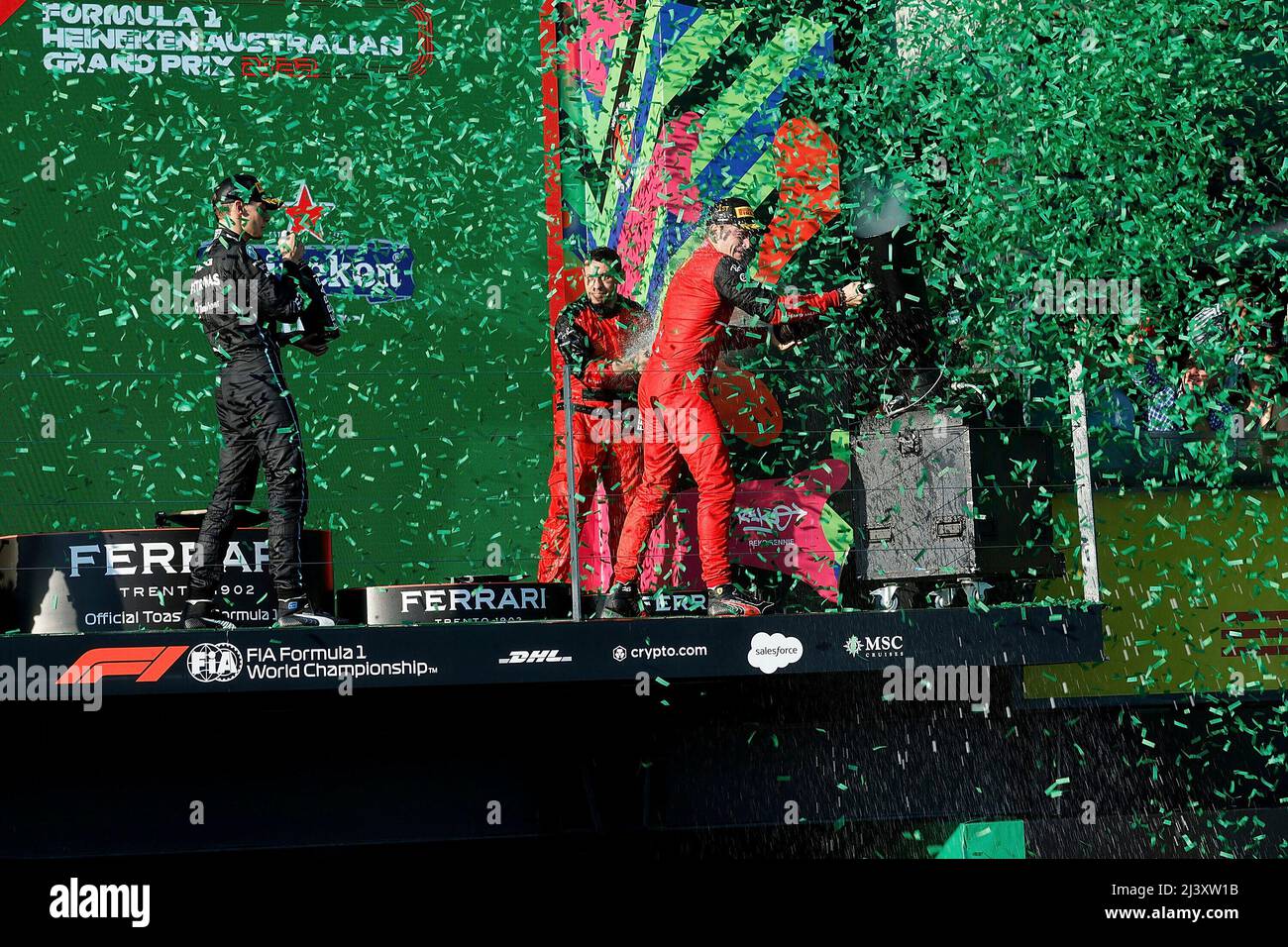 Melbourne, Australien. 10. April 2022. 10. April 2022, Albert Park, Melbourne, FORMEL 1 ROLEX AUSTRALIAN GRAND PRIX 2022, im Bild Podium: Sieger Charles Leclerc (MCO), Scuderia Ferrari, 2. Platz für Sergio Perez (MEX), Oracle Red Bull Racing, 3. Platz für George Russel (GBR), Mercedes-AMG Petronas Formula One Team Credit: dpa/Alamy Live News Stockfoto