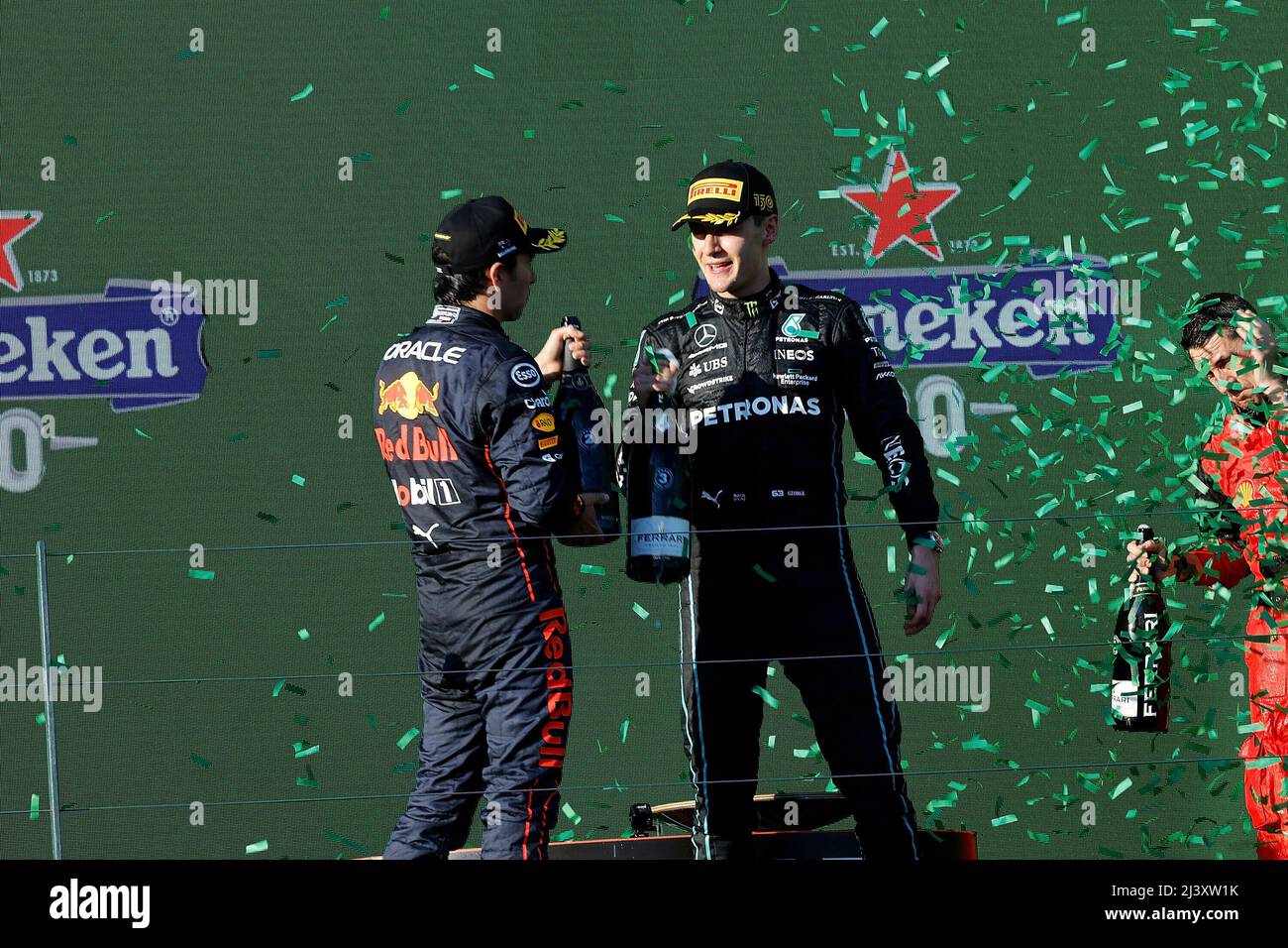 Melbourne, Australien. 10. April 2022. 10. April 2022, Albert Park, Melbourne, FORMEL 1 ROLEX AUSTRALIAN GRAND PRIX 2022, im Bild Podium: Sieger Charles Leclerc (MCO), Scuderia Ferrari, 2. Platz für Sergio Perez (MEX), Oracle Red Bull Racing, 3. Platz für George Russel (GBR), Mercedes-AMG Petronas Formula One Team Credit: dpa/Alamy Live News Stockfoto