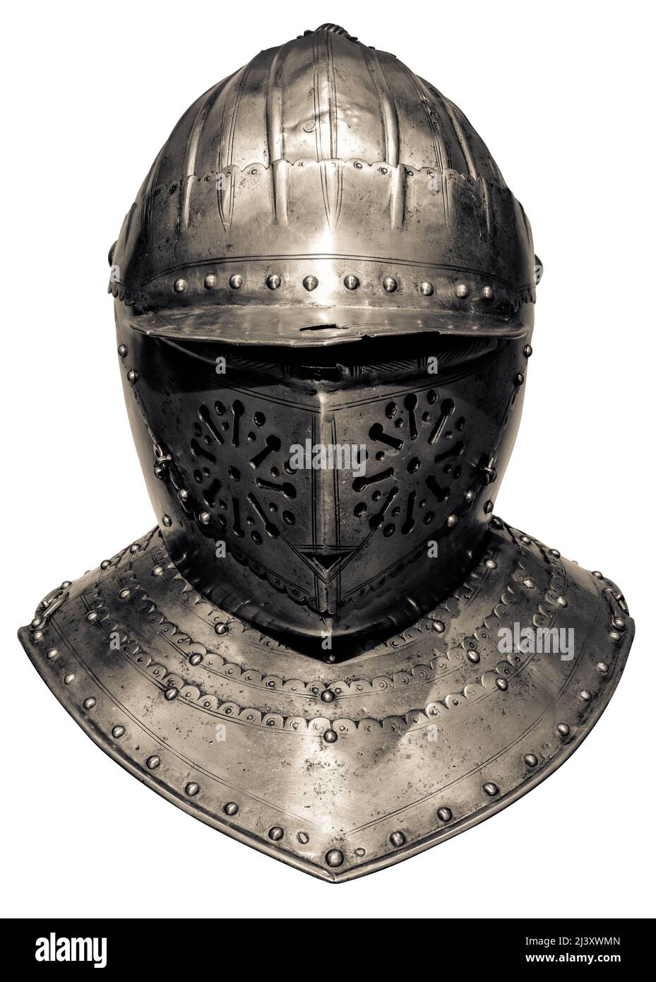 Isolation Eines mittelalterlichen Helms, Visor und Gorget aus Einem Rüstungsanzug auf Weißem Hintergrund Stockfoto