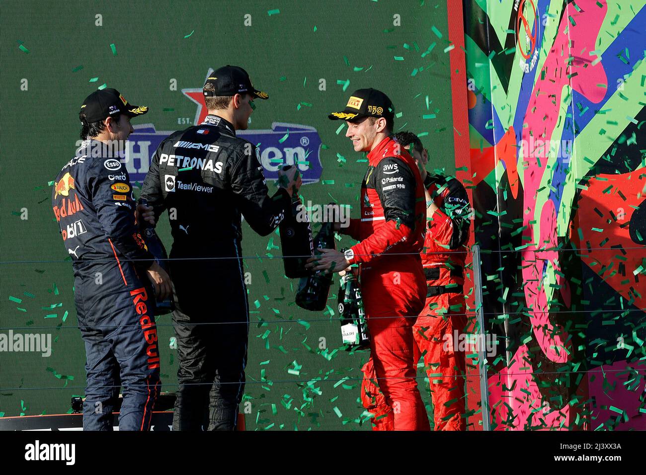 Melbourne, Australien. 10. April 2022. 10. April 2022, Albert Park, Melbourne, FORMEL 1 ROLEX AUSTRALIAN GRAND PRIX 2022, im Bild Podium: Sieger Charles Leclerc (MCO), Scuderia Ferrari, 2. Platz für Sergio Perez (MEX), Oracle Red Bull Racing, 3. Platz für George Russel (GBR), Mercedes-AMG Petronas Formula One Team Credit: dpa/Alamy Live News Stockfoto