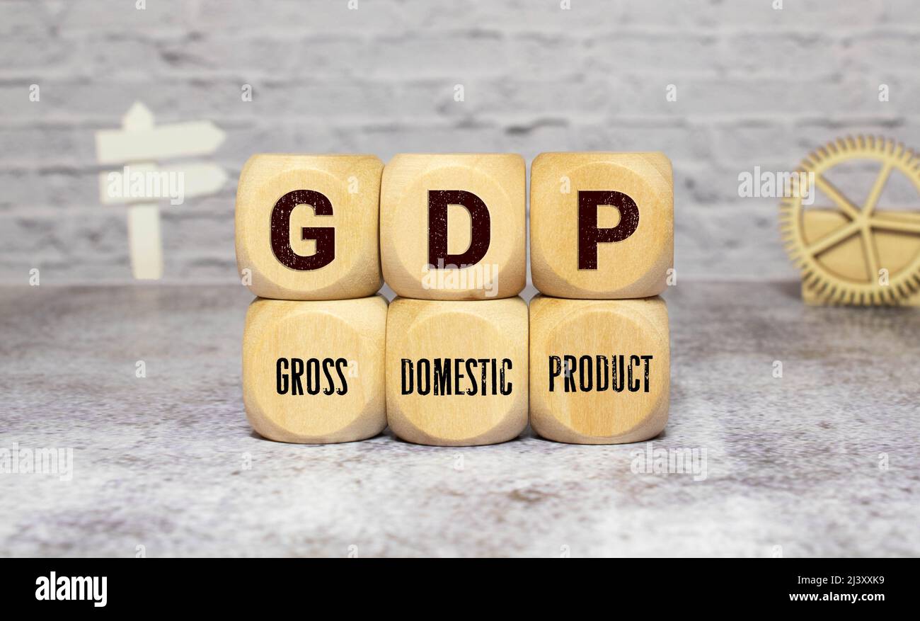 BIP, Bruttoinlandsprodukt Konzept, Würfel Holzblock mit Alphabet kombinieren Abkürzung GDP. Stockfoto