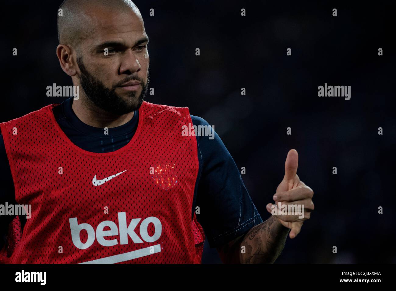 Valencia, Spanien, 10. April 2022. Der Mittelfeldspieler Dani Alves des FC Barcelona wärmt sich vor dem Spiel in der La Liga zwischen Levante ud und dem FC Barcelona auf. Foto von Jose Miguel Fernandez /Alamy Live News ) Stockfoto