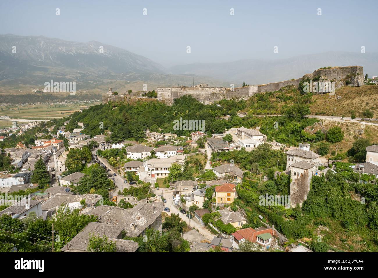 Stadtbild von Gjirokastra in Südalbanien. Stockfoto