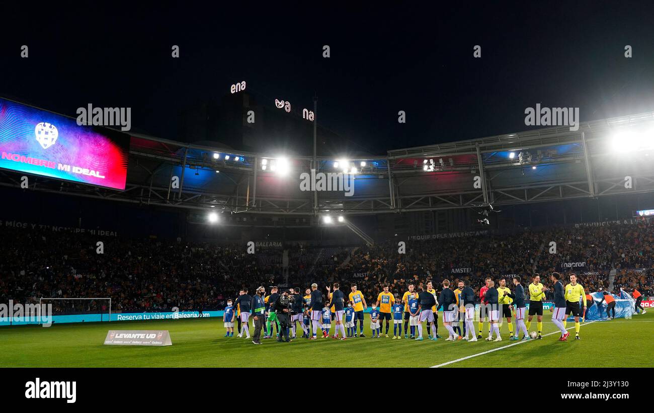 Valencia, Spanien. 10. April 2022. Die Spieler des FC Barcelona spielten während des La Liga-Spiels zwischen Levante UD und dem FC Barcelona am 10. April 2022 im Stadion Ciutat de Valencia in Valencia, Spanien. (Foto von Colas Buera/PRESSINPHOTO) Credit: PRESSINPHOTO SPORTS AGENCY/Alamy Live News Stockfoto