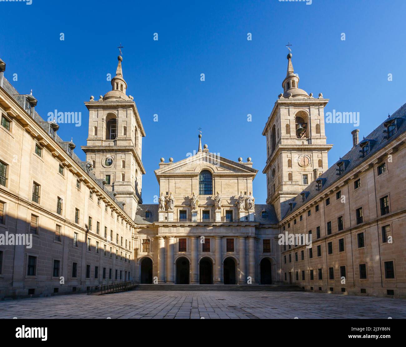 Königliche Stätte von San Lorenzo de El Escorial, ein königlicher Palast, Kloster, Museum und Schule, Detail des Hofes der Könige Stockfoto