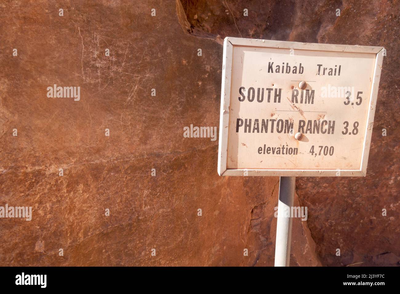 Informationen Schild Beistelltisch auf dem South Kaibab Wanderweg vor Red Rock Hintergrund. Grand Canyon National Park, Arizona USA Stockfoto