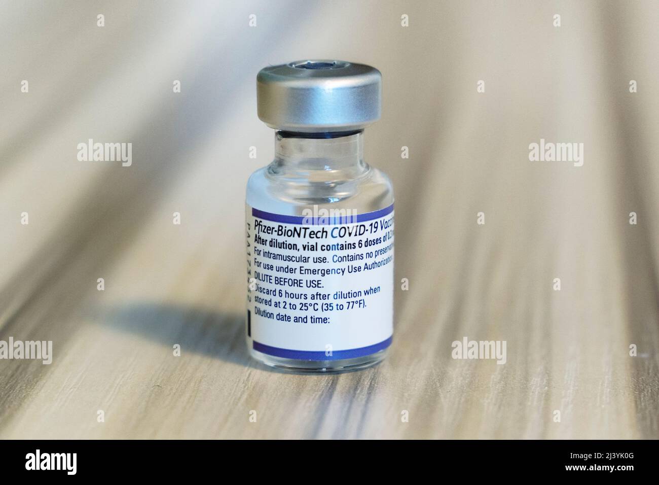 Pfizer BioNTech-Impfstofffläschchen Stockfoto