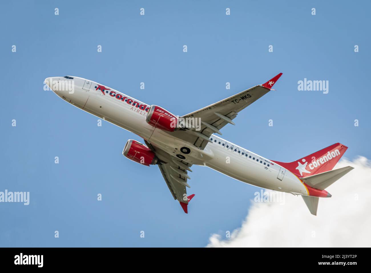 Berlin, Deutschland - 01. Juli 2018: Corendon Airlines Boeing 737 MAX 8 fliegt am Flughafen Tegel Stockfoto