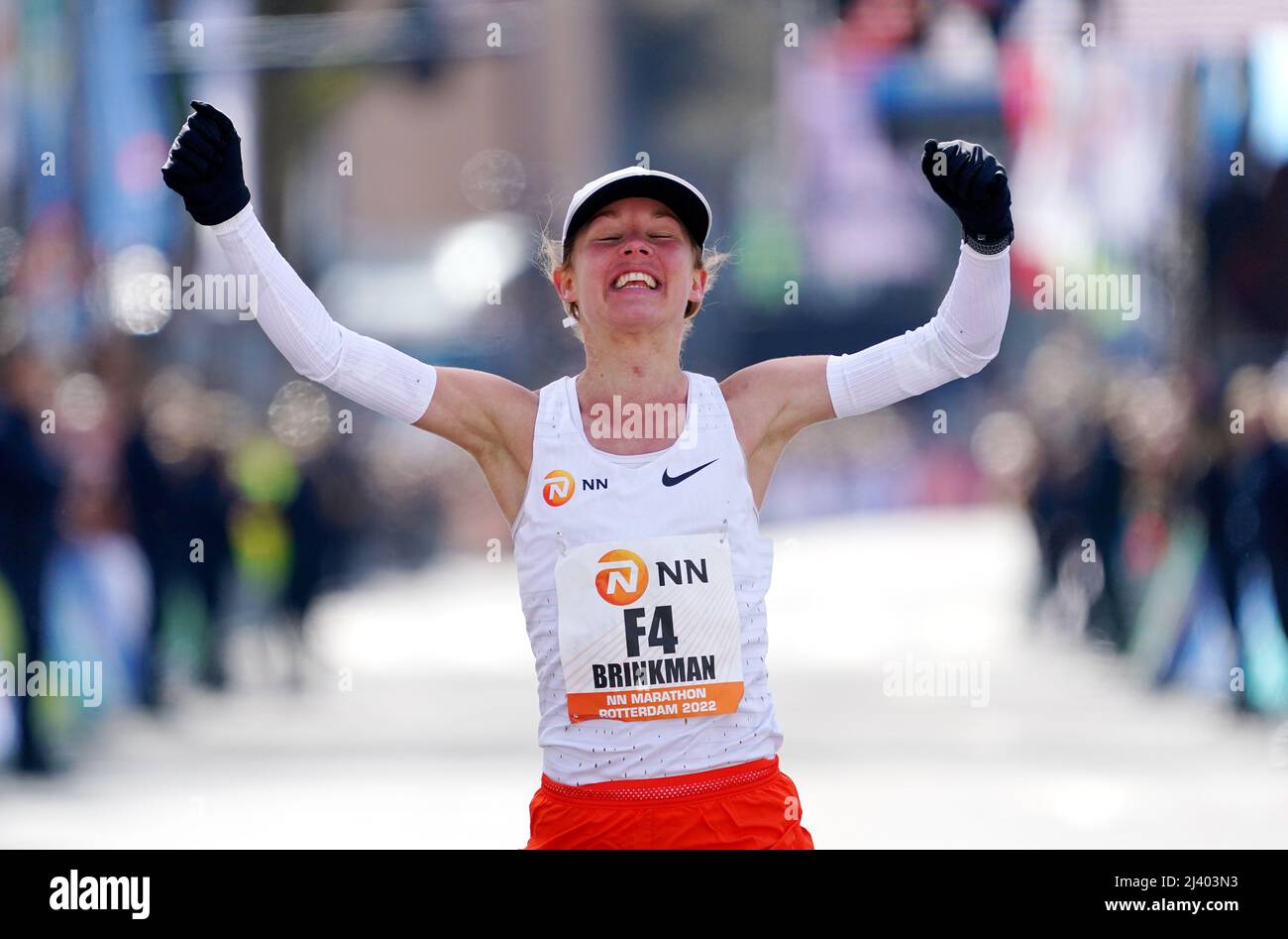 Nienke Brinkman endet mit einem neuen niederländischen Frauenrekord beim NN-Marathon von Rotterdam am 10. April 2022 in Rotterdam, Niederlande Credit: SCS/Soenar Chamid/AFLO/Alamy Live News Stockfoto Nienke Brinkman endet mit einem neuen niederländischen Frauenrekord beim NN-Marathon von Rotterdam am 10. April 2022 in Rotterdam, Niederlande Credit: SCS/Soenar Chamid/AFLO/Alamy Live News Stockfoto