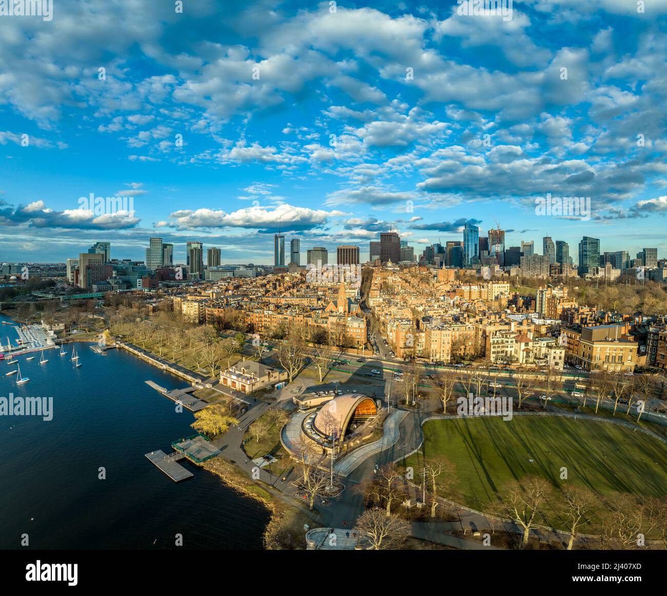 Luftaufnahme der Innenstadt von Boston mit roten Backsteinfassaden Häuser, Hochhaus Bürogebäude Stockfoto