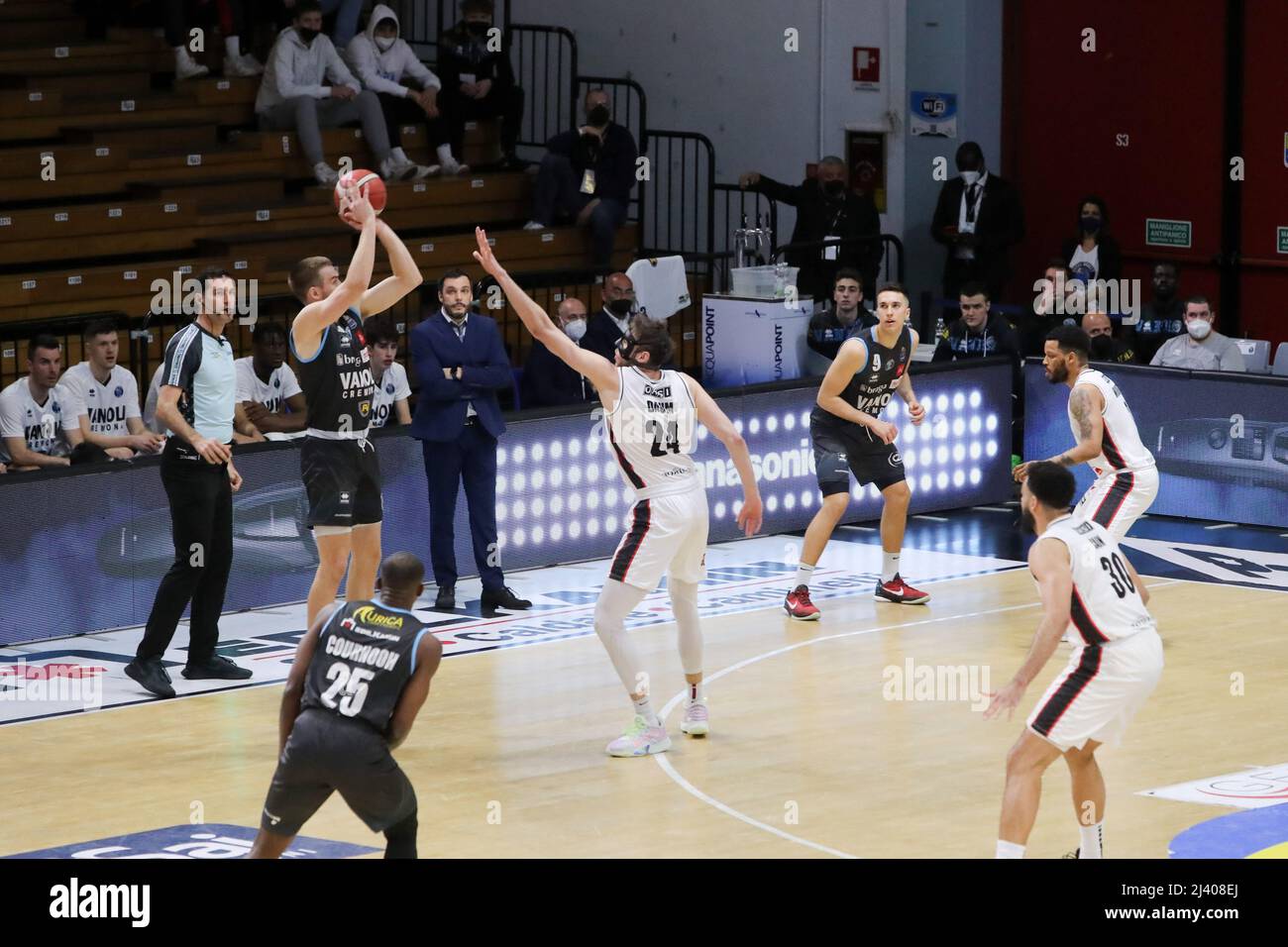 Tres Tinkle (Vanoli Cremona) während der Vanoli Basket Cremona gegen Bertram Derthona Tortona, Italienische Basketball A Serie Championship in Cremona, Italien, April 10 2022 Stockfoto