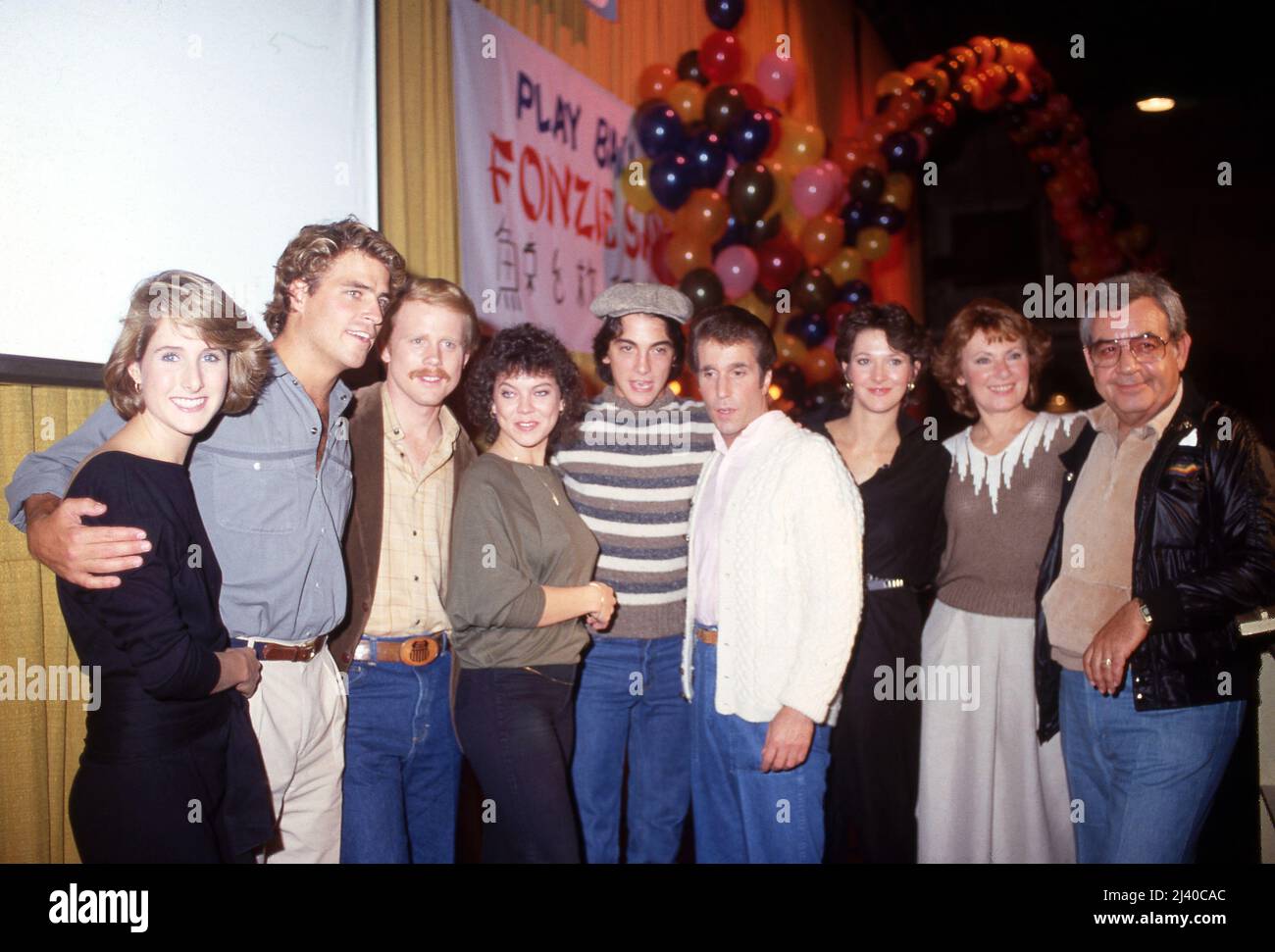 Cathy Silvers, Ted McGinley, Ron Hoard, Erin Moran, Scott BAIO, Henry Winkler, Lynda Goodfriend, Marion Ross und Tom Bosley von Happy Days um die 1980er Jahre Credit: Ralph Dominguez/MediaPunch Stockfoto