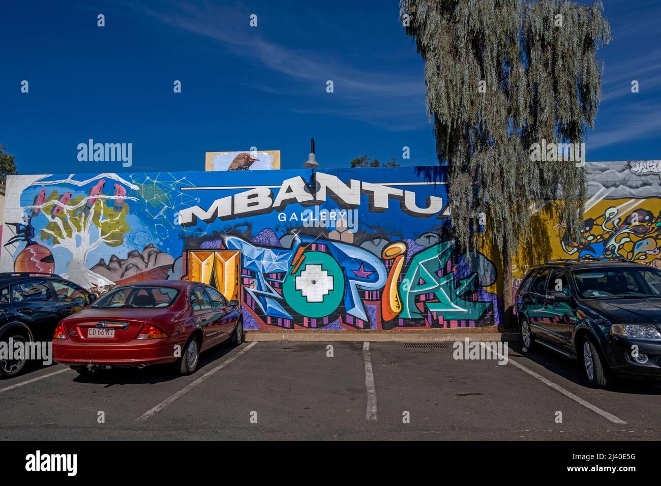 Wandgemälde an einer Wand im Zentrum von Alice Springs, Northern Territory, Australien. Stockfoto
