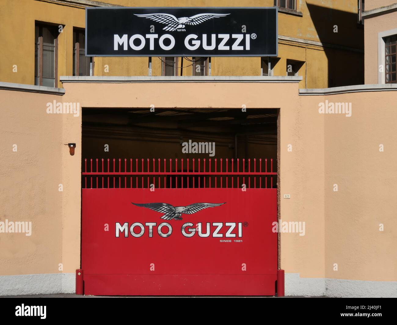 Moto guzzi fabrik Fotos und Bildmaterial in hoher Auflösung Alamy