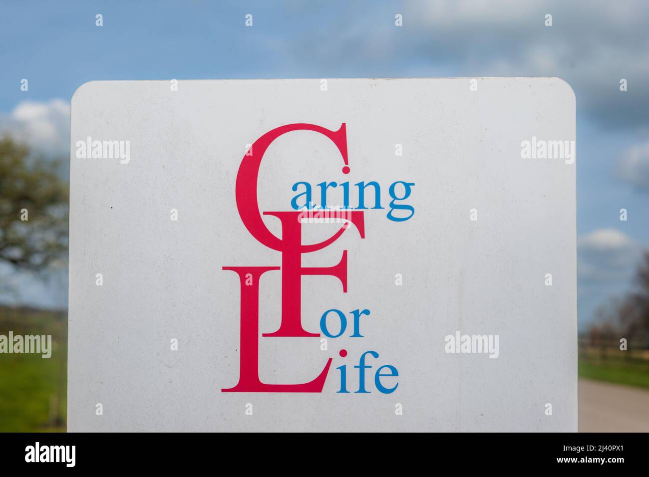 Sign for Caring for Life & Crag House Farm, eine christliche Wohltätigkeitsorganisation mit Sitz in Leeds, Großbritannien. Stockfoto