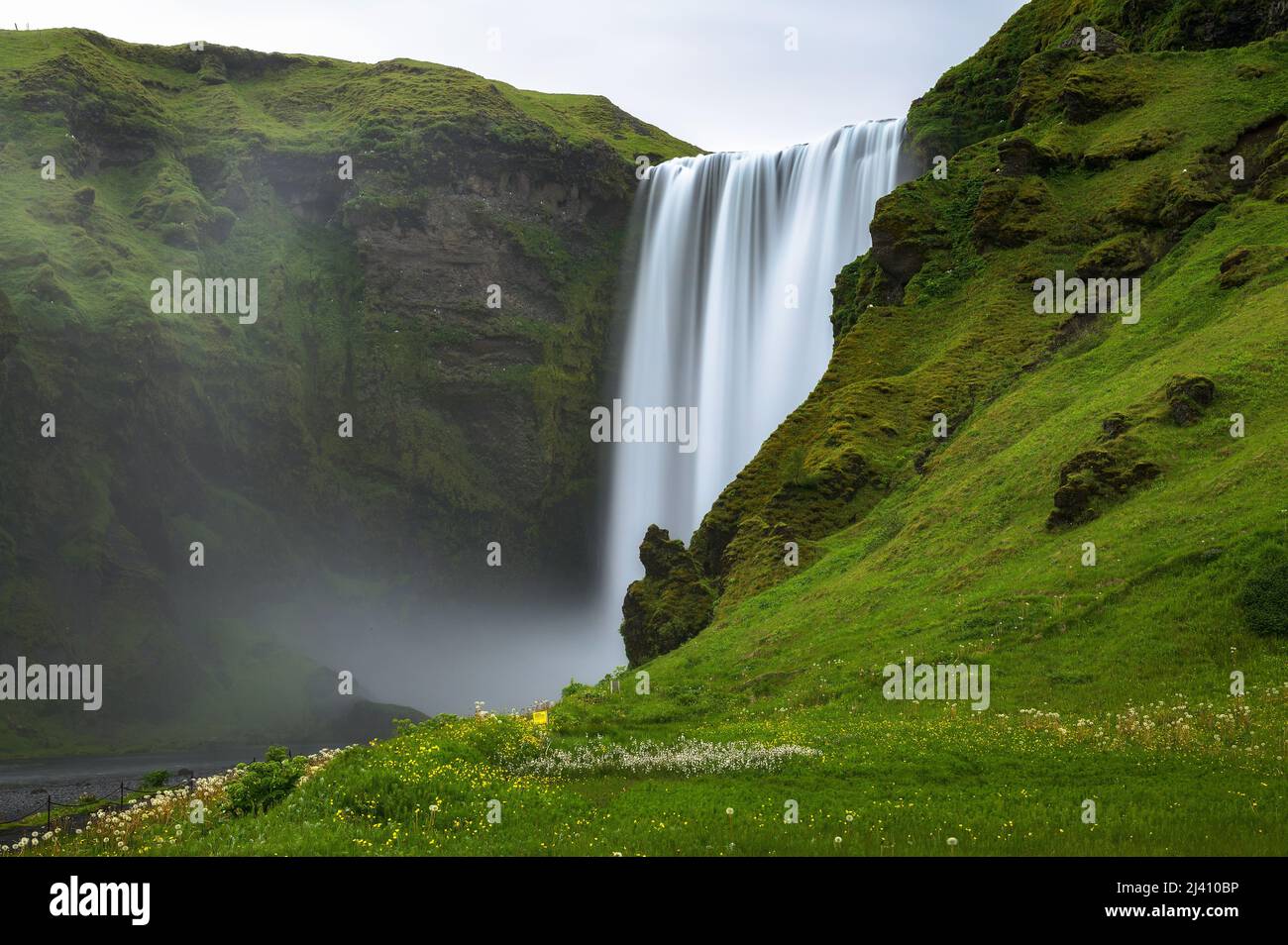 Skogafoss Wasserfall im Süden Islands Stockfoto