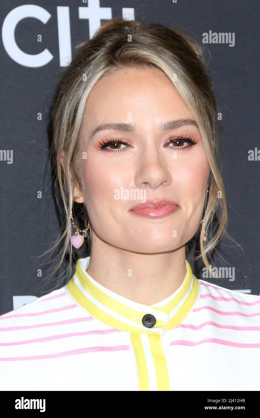 LOS ANGELES - APR 10: Tori Anderson beim PaleyFEST - NCIS Universe im Dolby Theater am 10. April 2022 in Los Angeles, CA Stockfoto