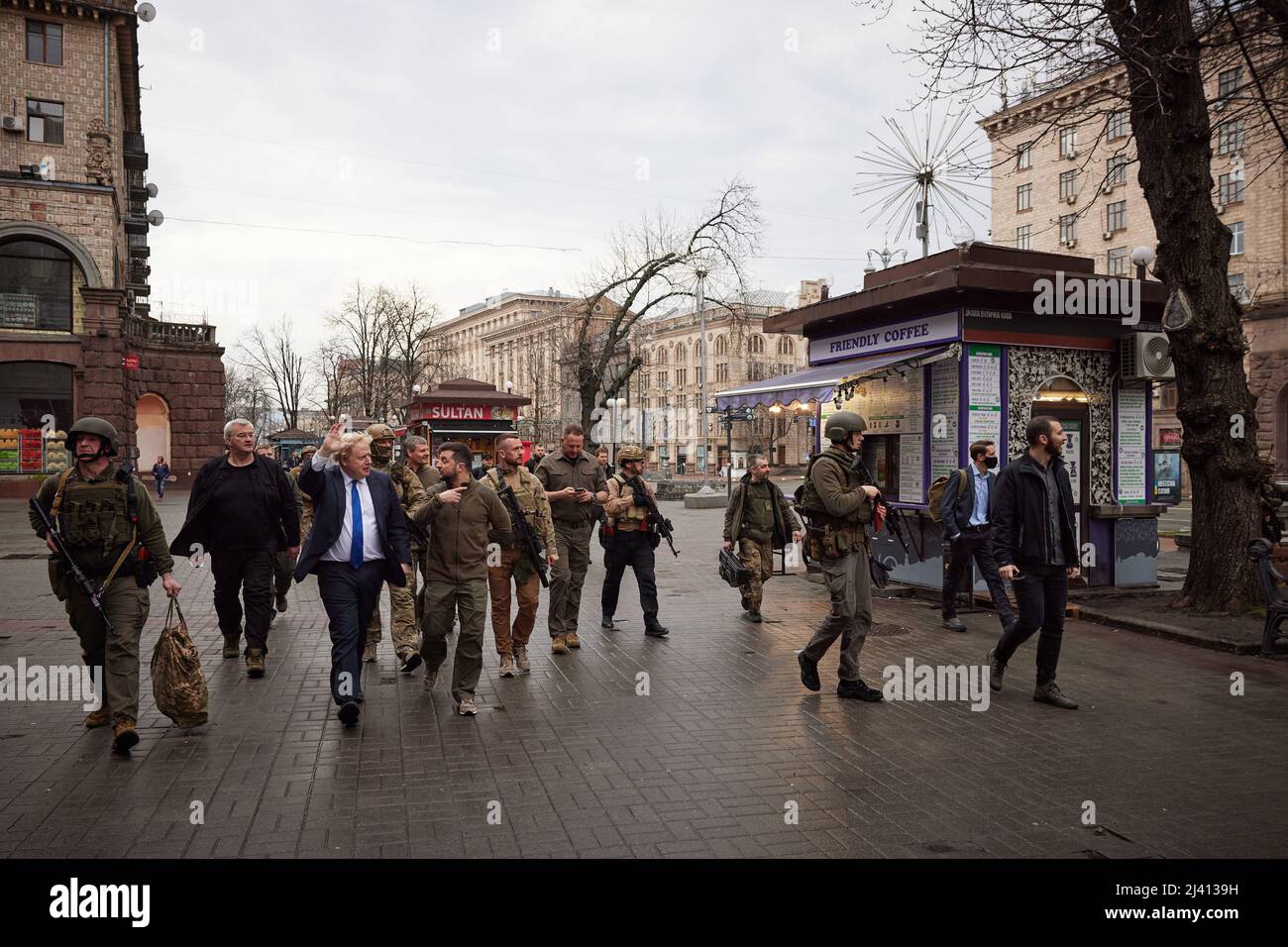 KIEW, UKRAINE - 09. April 2022 - der britische Premierminister Boris Johnson trifft den ukrainischen Präsidenten Wolodymyr Zelensky während eines Überraschungsbesuchs im Krieg Stockfoto