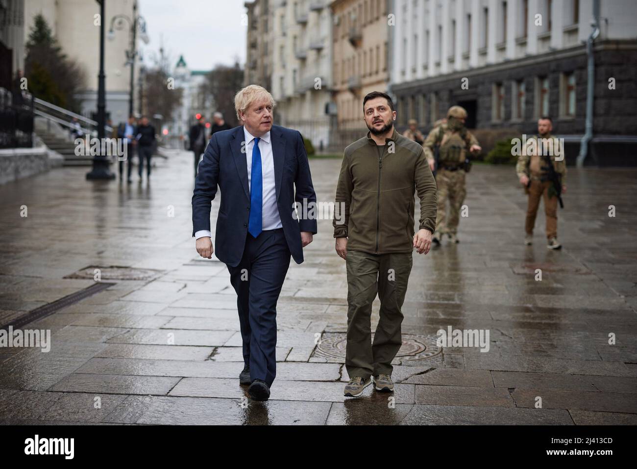 KIEW, UKRAINE - 09. April 2022 - der britische Premierminister Boris Johnson trifft den ukrainischen Präsidenten Wolodymyr Zelensky während eines Überraschungsbesuchs im Krieg Stockfoto