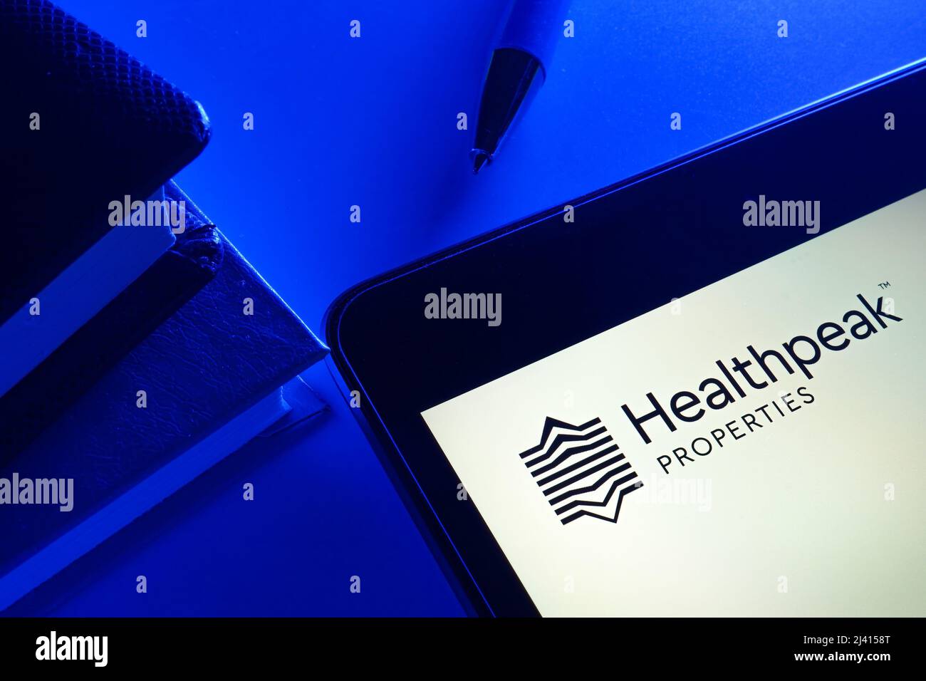 KIEW, UKRAINE - 13. März 2022. Das Healthpeak-Logo ist ein Immobilieninvestitionsvertrauen. Stockfoto