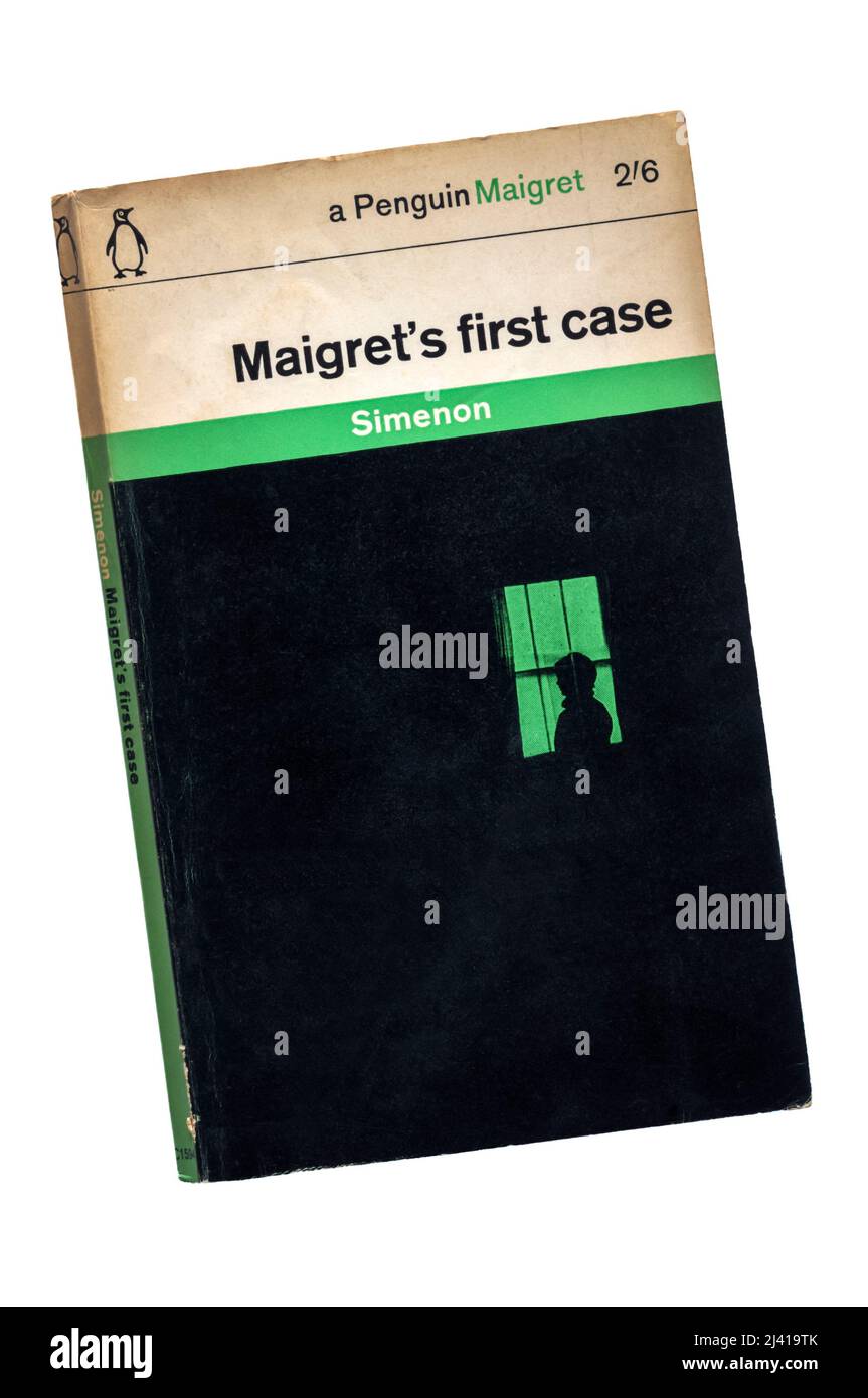 Eine grüne Taschenbuchkopie von Penguin Crime aus Maigrets erstem Fall. Erstmals 1948 auf Französisch als La Première enquête de Maigret 1913 veröffentlicht. Stockfoto