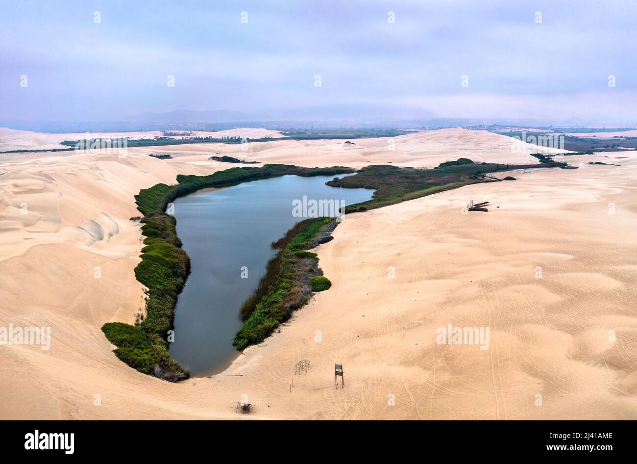 Luftaufnahme der Oase Moron in Pisco, Peru Stockfoto