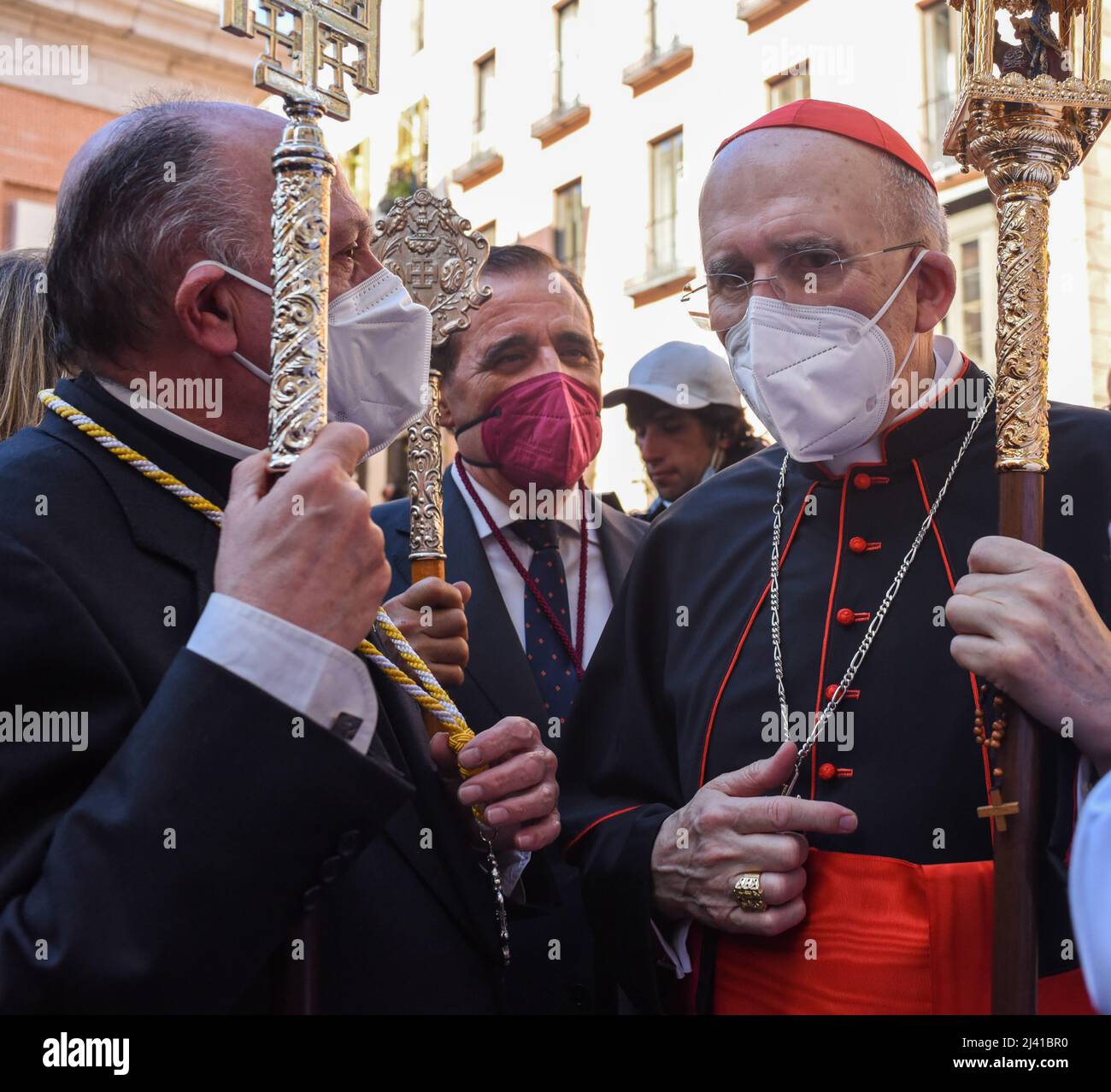 Madrid, Spanien, 10.. april 2022. Kardinal Carlos Osoro und Menschen in den Straßen von Madrid feiern „Domingo de Ramos“ nach zwei Jahren COVID-19 e Stockfoto