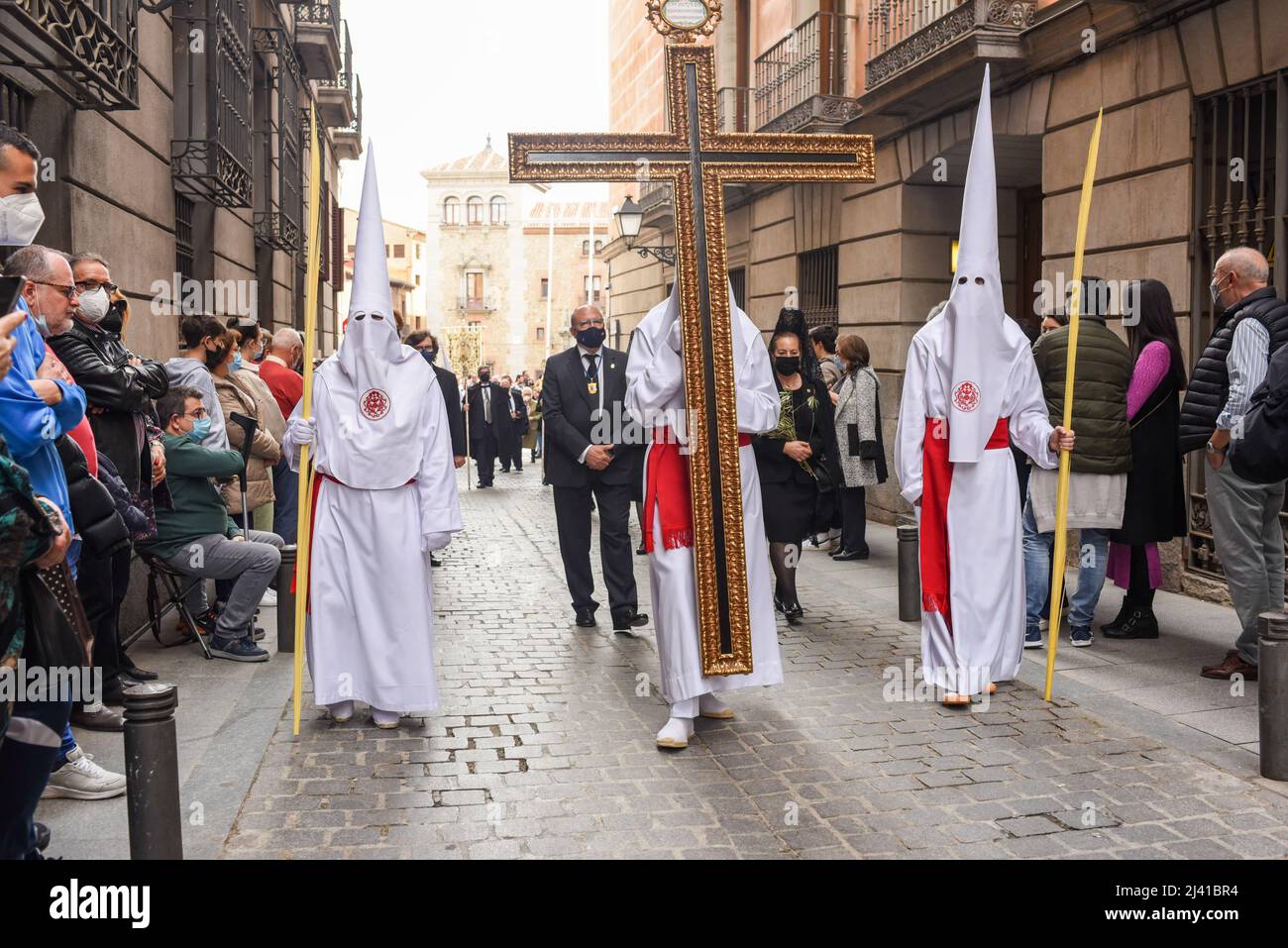 Madrid, Spanien, 10.. april 2022. Menschen in den Straßen von Madrid feiern „Domingo de Ramos“ nach zwei Jahren COVID-19-Notstand. Es ist die Tradition Stockfoto