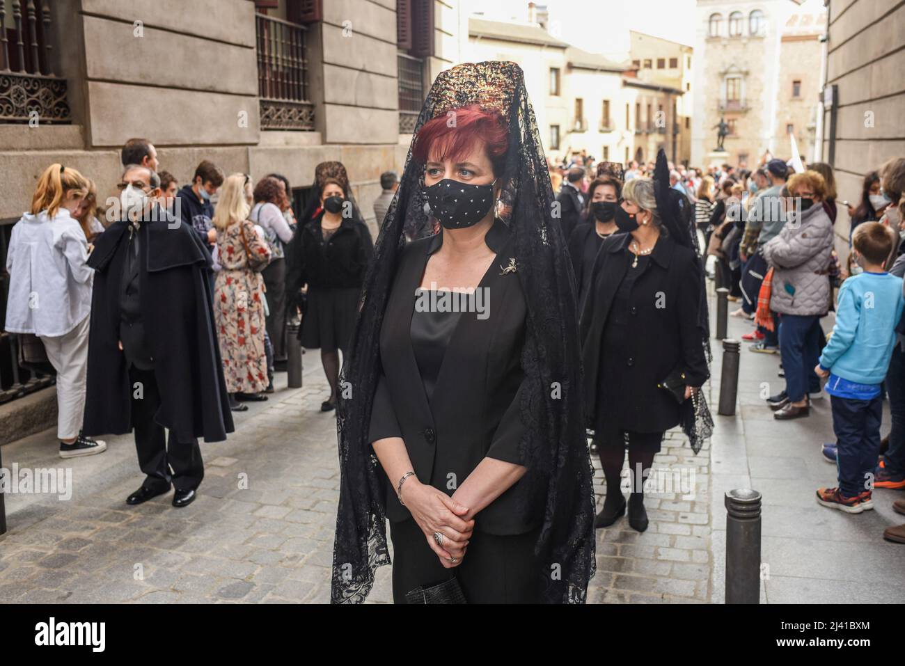 Madrid, Spanien, 10.. april 2022. Menschen in den Straßen von Madrid feiern „Domingo de Ramos“ nach zwei Jahren COVID-19-Notstand. Es ist die Tradition Stockfoto