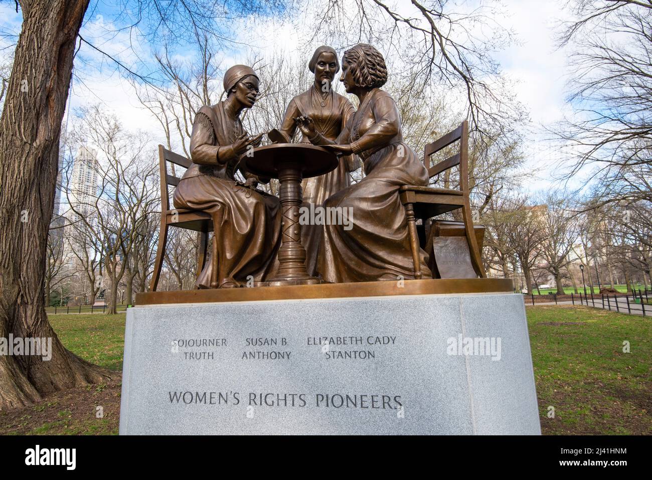 Das Women's Rights Pioneers Monument auf der Mall im Central Park in Manhattan, New York City, USA Stockfoto