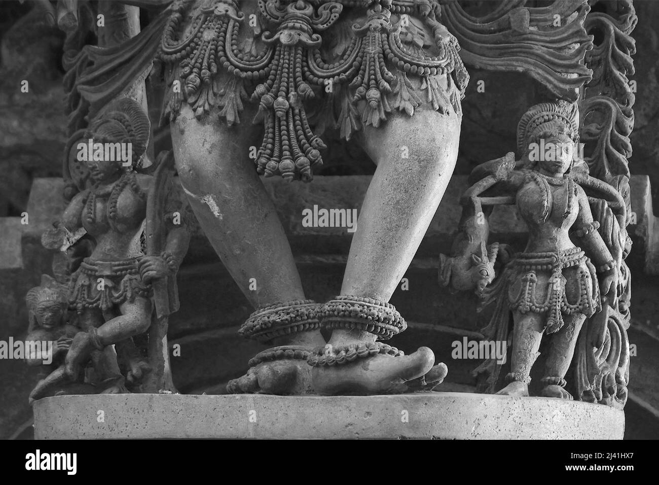 20. Dezember 2022, Belur, Karnataka, Indien, Steinskulptur des Schönen Weiblichen (Madanikas) mit selektivem Fokus, Chennakeshava Tempel. Stockfoto