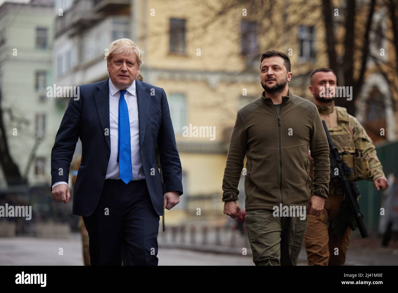 KIEW, UKRAINE - 09. April 2022 - der britische Premierminister Boris Johnson trifft den ukrainischen Präsidenten Wolodymyr Zelensky während eines Überraschungsbesuchs im Krieg Stockfoto
