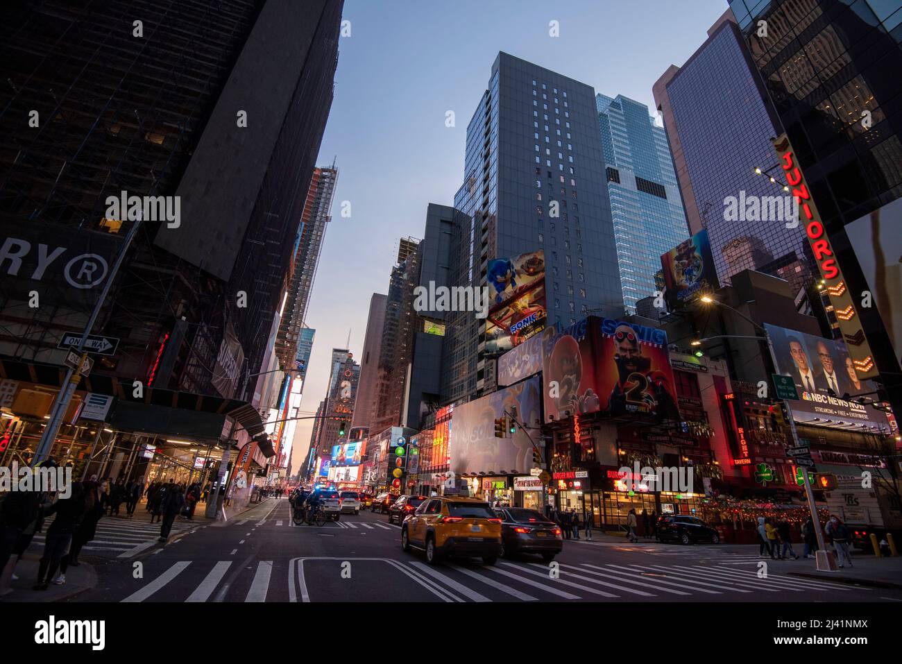 Abenddämmerung am Times Square, Midtown Manhattan, New York USA Stockfoto