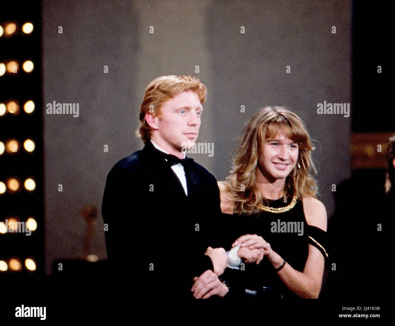 Stefanie Maria Steffi Graf, deutsche Tennisspielerin und Golden-Slam-Gewinnerin, mit Boris Becker bei der Verleihung der Goldenen Kamera, Deutschland 1990. Stockfoto