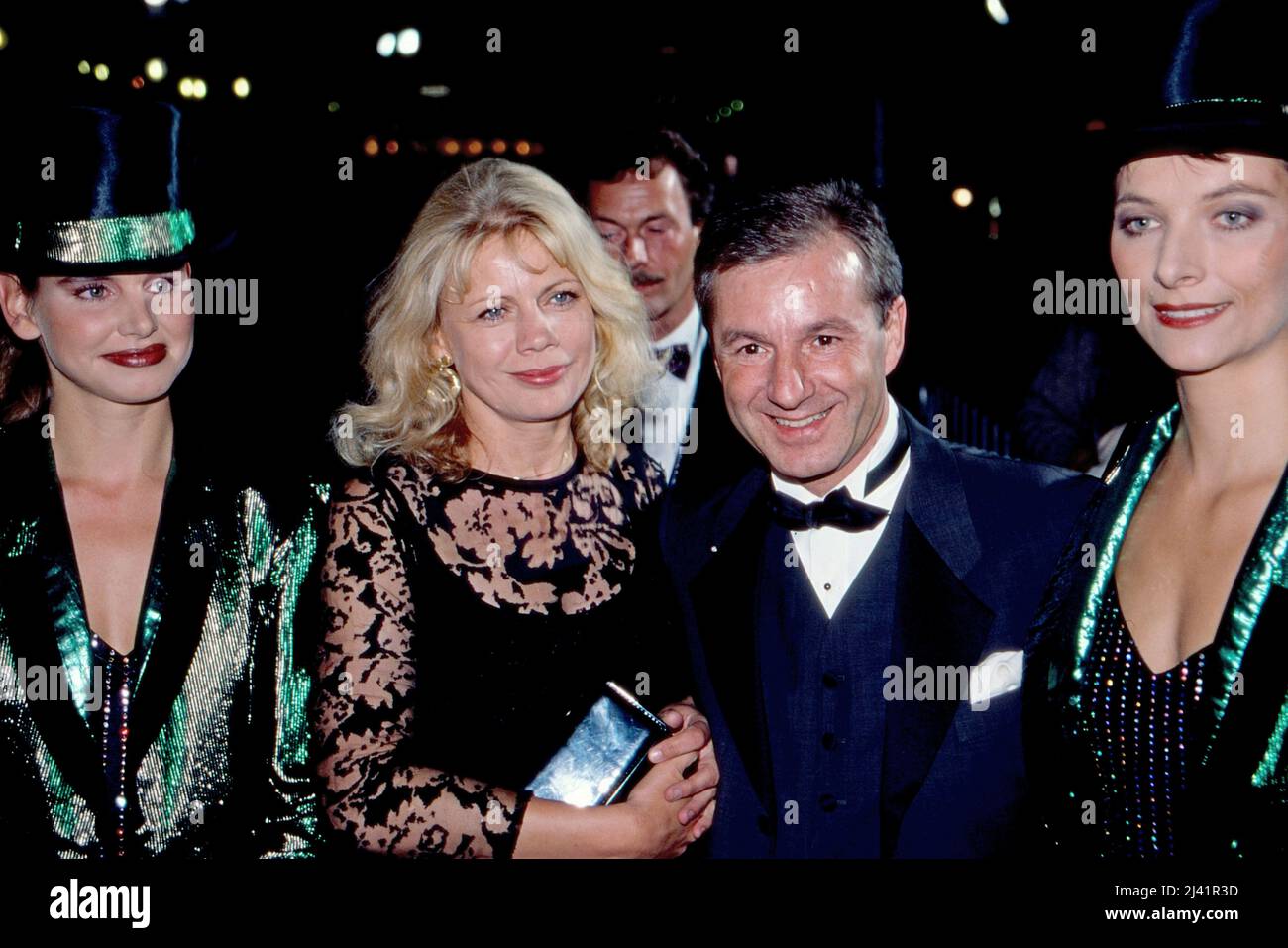Jan Hofer, deutscher Nachrichtensprecher und Moderator, mit Schauspielerin Karin Düwel bei einer Abendveranstaltung, Deutschland um 1993. Stockfoto