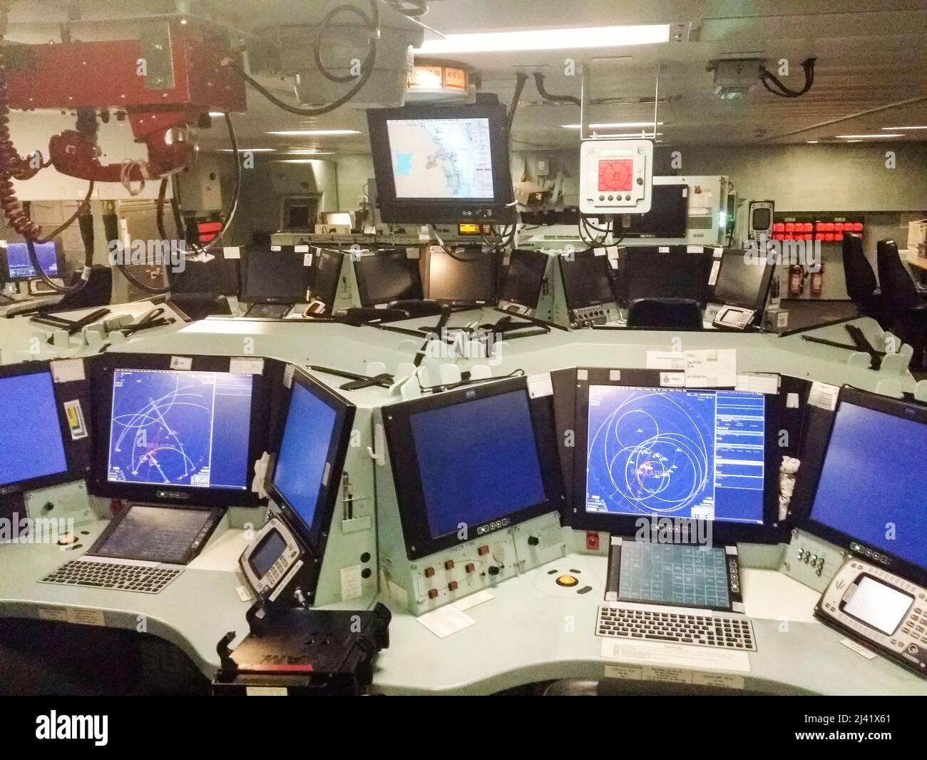 Vereinigtes Königreich. 4. November 2016 Kommandozentrale im Royal Navy-Schiff HMS Duncan mit Windows XP. Stockfoto