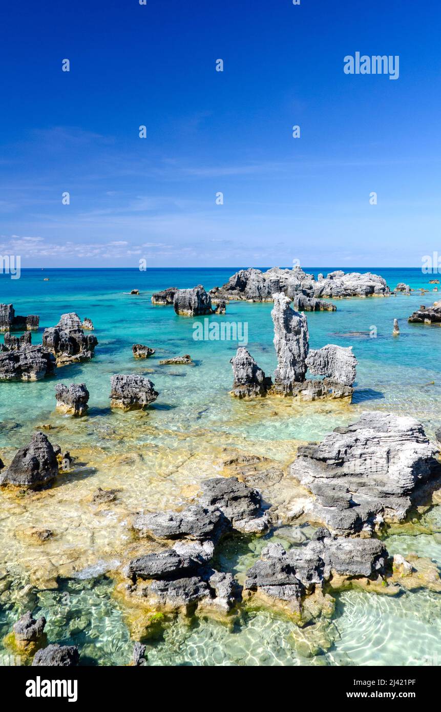 Nordseite der Küste in Bermuda. Strand- und Felsformationen nördlich von St. Georges Stockfoto