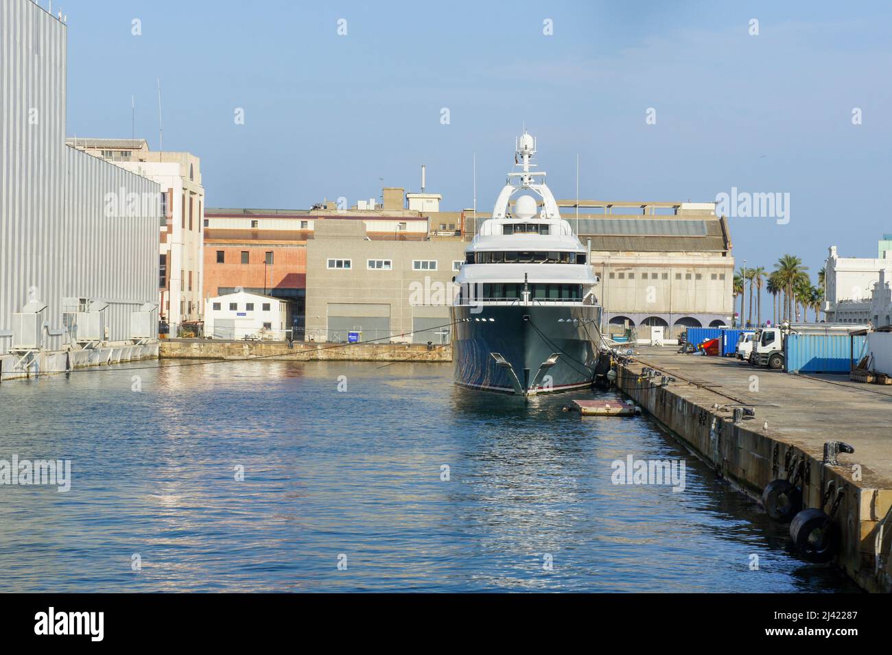 Die Yacht Titan im Besitz des russischen Milliardärs und Oligarchen Alexander Abramov - gebaut 2010 von der Werft Abeking & Rasmussen Stockfoto