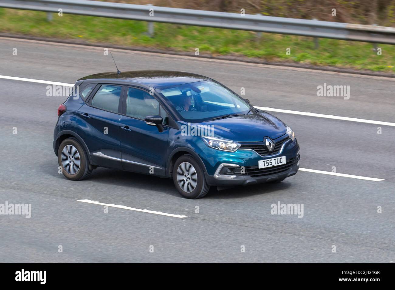 2019 blau Renault Captur GT Line TCE 898cc Benzin 5-Gang-Schaltgetriebe; Fahren auf der Autobahn M61 Großbritannien Stockfoto