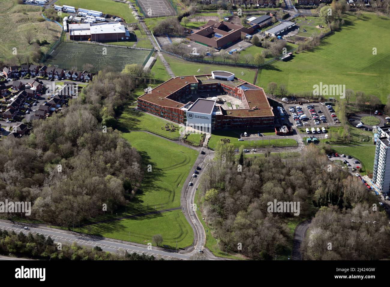 Luftaufnahme aus dem Norden südlich der Co-op Academy North Manchester, einer Gemeinschaftsschule Stockfoto