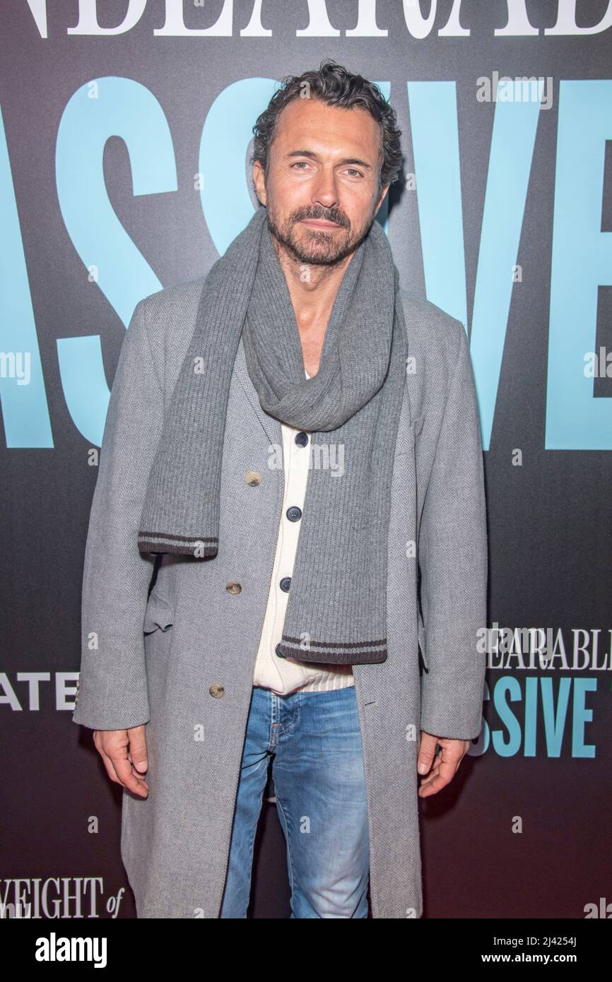 New York, Usa. 10. April 2022. William Abadie nimmt an der New York Screening-Vorführung „The Unertraable Weight of Massive Talent“ bei Regal Essex Crossing in New York City Teil. (Foto von Ron Adar/SOPA Images/Sipa USA) Quelle: SIPA USA/Alamy Live News Stockfoto