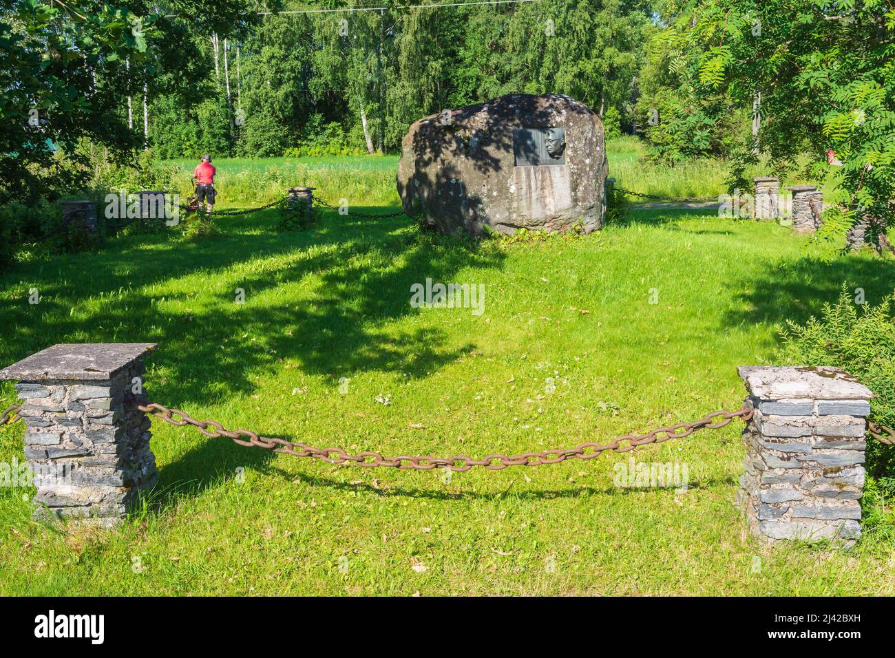 Gedenkstatue des ehemaligen Präsidenten von Finlanf J. K. Paasikivi an seinem Geburtsort im Dorf Huljala in Hämeenkoski Hollola Finnland Stockfoto