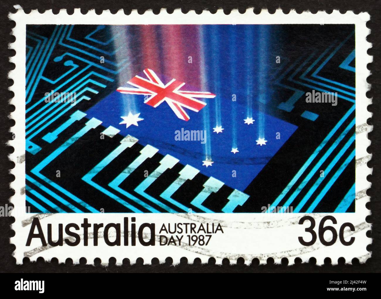 AUSTRALIEN - UM 1987: Eine in Australien gedruckte Marke zeigt National Flag, Circuit Board, Australia Day, um 1987 Stockfoto