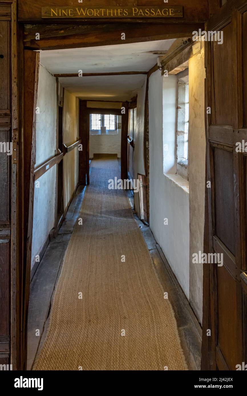 Nine Worthies Passage in Harvington Hall, einem mittelalterlichen, elisabethanischen Herrenhaus aus dem 16.. Jahrhundert in Worcestershire, England, Großbritannien Stockfoto