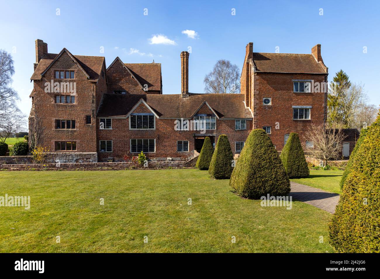 Harvington Hall, ein mittelalterliches und elisabethisches Herrenhaus aus dem 16.. Jahrhundert im Weiler Harvington, Worcestershire, England, Großbritannien Stockfoto