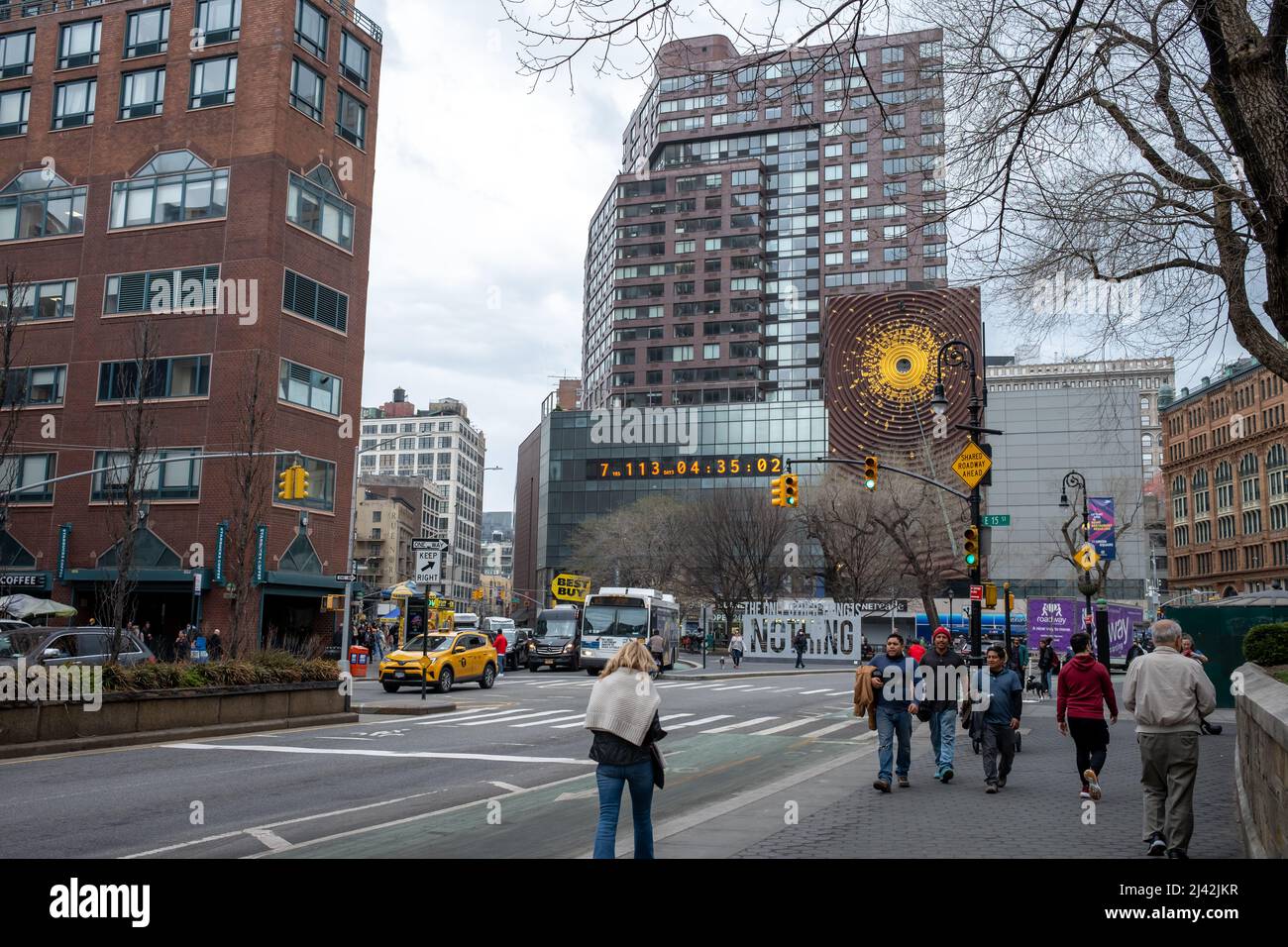 Menschenmassen und Touristen auf dem Union Square in Manhattan, New York City Stockfoto